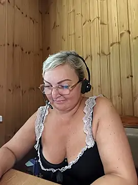 Snapshot of White-Chocolatte chatting on June 26, 2026, 6:51 am White-Chocolatte online show from June 26, 2026, 6:51 am