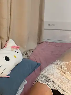 xiaohanbaby online show from April 14, 2026, 2:34 pm