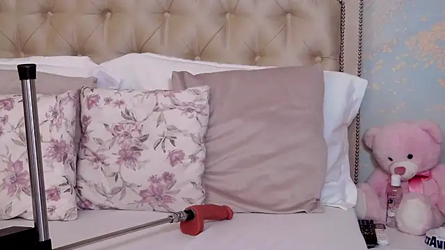 AylinRosee online show from June 26, 2026, 1:10 am
