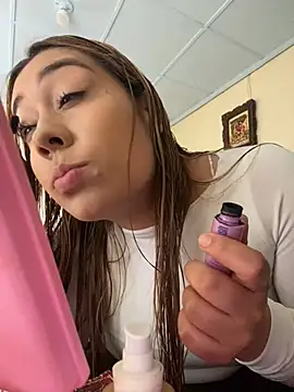  BellaSmith  online show from April 18, 2026, 3:05 pm