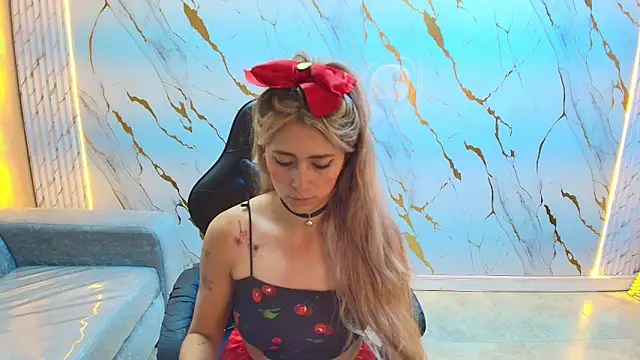 Summer tf online show from April 17, 2026, 2:53 pm