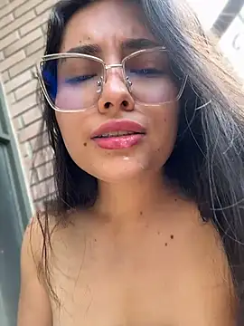 VioletRousee online show from June 25, 2026, 2:32 pm