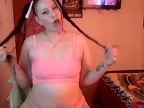 Snapshot of Keyangels chatting on April 13, 2026, 5:40 pm Keyangels online show from April 13, 2026, 5:40 pm