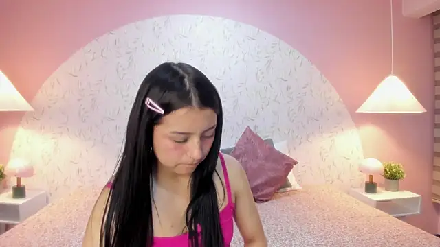 Snapshot of Leah_Brm chatting on April 22, 2026, 11:56 am Leah Brm online show from April 22, 2026, 11:56 am