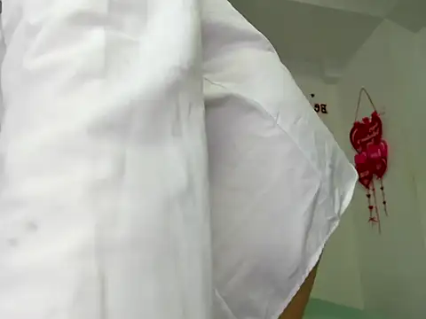 Snapshot of Carolinaa-03 chatting on April 9, 2026, 11:43 pm Carolinaa-03 online show from April 9, 2026, 11:43 pm