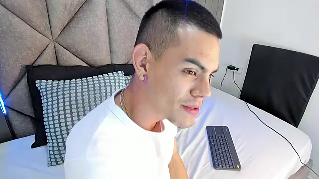 RomeoBoselli   online show from April 10, 2026, 7:40 pm