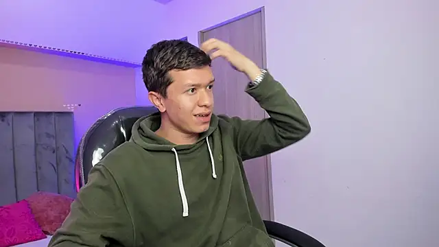 Snapshot of ken_col chatting on April 14, 2026, 3:34 am ken col online show from April 14, 2026, 3:34 am