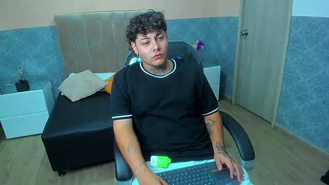 Snapshot of DAMON_SALVATTORE chatting on April 11, 2026, 3:44 am DAMON SALVATTORE online show from April 11, 2026, 3:44 am