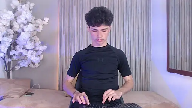 Snapshot of Logan_Steel chatting on April 15, 2026, 4:41 am Logan Steel online show from April 15, 2026, 4:41 am