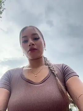AmyRusso online show from May 13, 2026, 9:22 pm