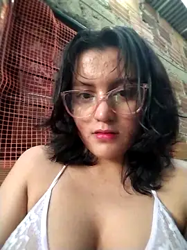 Snapshot of sienna_elara chatting on May 5, 2026, 10:34 am sienna elara online show from May 5, 2026, 10:34 am