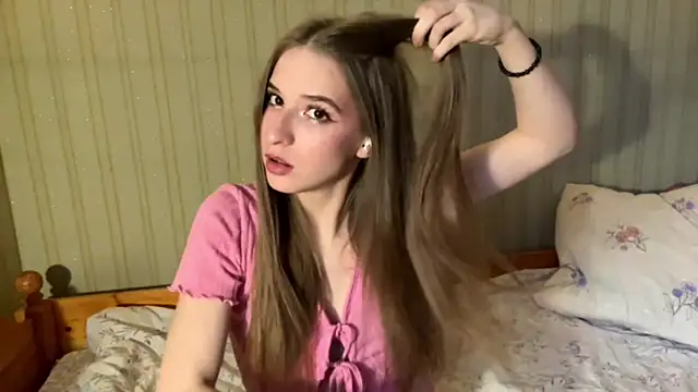 Snapshot of BambiBlush chatting on May 5, 2026, 1:30 pm BambiBlush online show from May 5, 2026, 1:30 pm