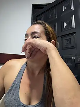 Snapshot of Natigoonzalez chatting on May 6, 2026, 1:14 am Natigoonzalez online show from May 6, 2026, 1:14 am