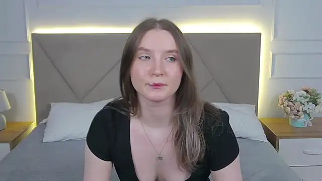 ArianaMilss online show from May 13, 2026, 10:45 am