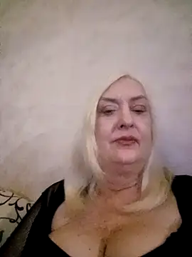 Snapshot of Julia20X chatting on April 15, 2026, 8:31 pm Julia20X online show from April 15, 2026, 8:31 pm