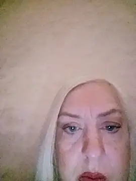 Snapshot of Julia20X chatting on April 18, 2026, 3:27 pm Julia20X online show from April 18, 2026, 3:27 pm
