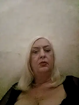 Snapshot of Julia20X chatting on April 18, 2026, 7:58 pm Julia20X online show from April 18, 2026, 7:58 pm