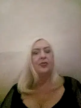 Snapshot of Julia20X chatting on April 19, 2026, 6:32 pm Julia20X online show from April 19, 2026, 6:32 pm