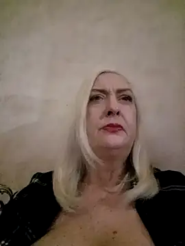 Snapshot of Julia20X chatting on May 1, 2026, 6:23 pm Julia20X online show from May 1, 2026, 6:23 pm