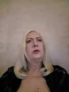 Snapshot of Julia20X chatting on May 10, 2026, 9:58 am Julia20X online show from May 10, 2026, 9:58 am