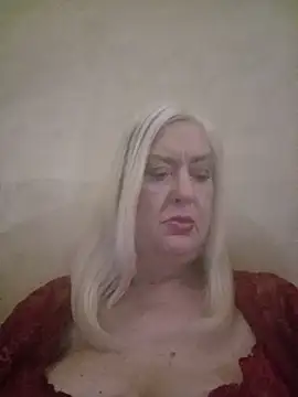Snapshot of Julia20X chatting on June 12, 2026, 10:25 am Julia20X online show from June 12, 2026, 10:25 am