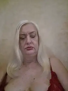 Snapshot of Julia20X chatting on June 28, 2026, 9:48 am Julia20X online show from June 28, 2026, 9:48 am