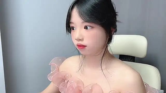 Xiaoqing00 online show from May 13, 2026, 2:53 am