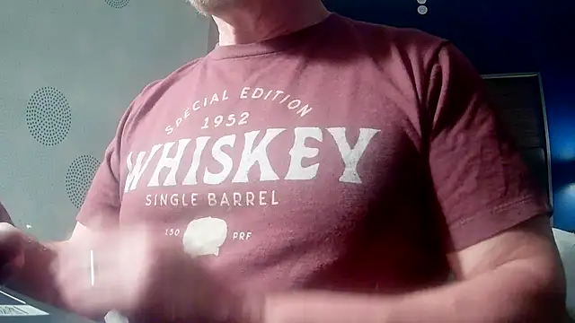 Snapshot of ilundercover chatting on April 15, 2026, 10:22 am ilundercover online show from April 15, 2026, 10:22 am