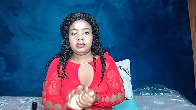 Snapshot of CaramelBaddie16 chatting on May 31, 2026, 4:42 am CaramelBaddie16 online show from May 31, 2026, 4:42 am