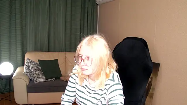 Snapshot of Lily_Spark_ chatting on May 29, 2026, 1:36 am Lily Spark online show from May 29, 2026, 1:36 am