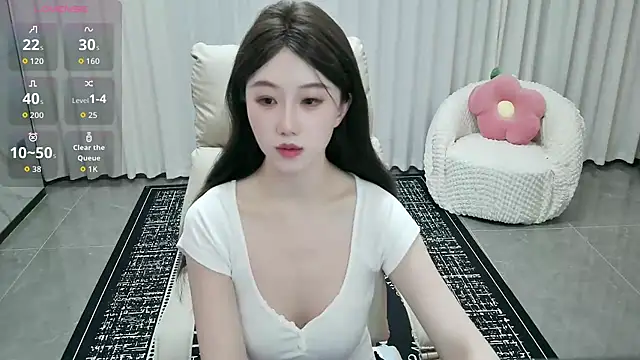 LUNYI-CC online show from July 7, 2026, 12:42 pm
