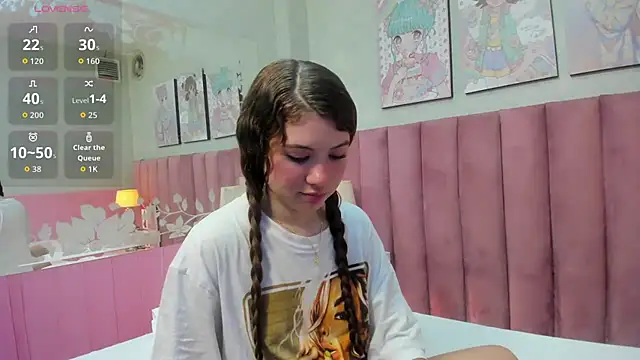 Hellencute18  online show from June 24, 2026, 10:58 am