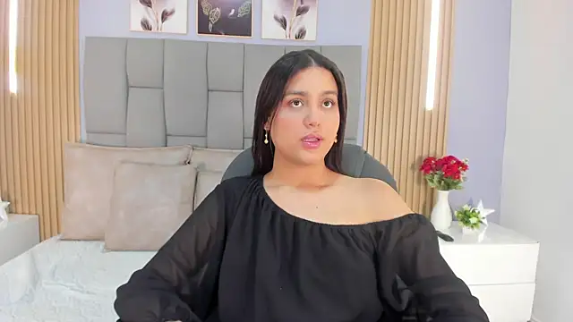  ValeryCooper online show from May 18, 2026, 11:49 am