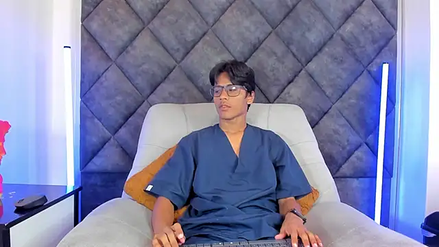 Snapshot of LiamKron chatting on May 2, 2026, 11:26 am LiamKron online show from May 2, 2026, 11:26 am