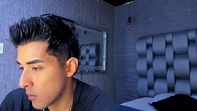 Snapshot of alangreek1 chatting on April 14, 2026, 11:44 pm alangreek1 online show from April 14, 2026, 11:44 pm