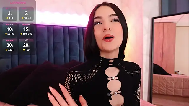 NicoleeNash online show from May 6, 2026, 6:52 am