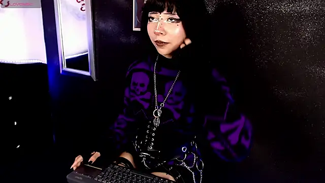 Snapshot of KiomyVamp chatting on April 25, 2026, 4:15 pm KiomyVamp online show from April 25, 2026, 4:15 pm