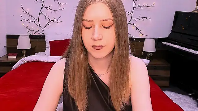 Snapshot of cheeky_chick chatting on April 14, 2026, 1:17 pm cheeky chick online show from April 14, 2026, 1:17 pm