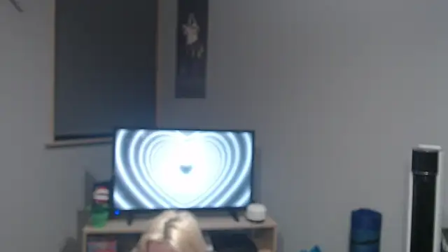 Snapshot of WinterMoreau chatting on April 9, 2026, 8:47 pm WinterMoreau online show from April 9, 2026, 8:47 pm