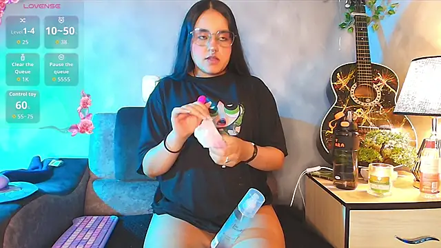 Snapshot of ambar__devon chatting on April 24, 2026, 9:28 pm ambar devon online show from April 24, 2026, 9:28 pm