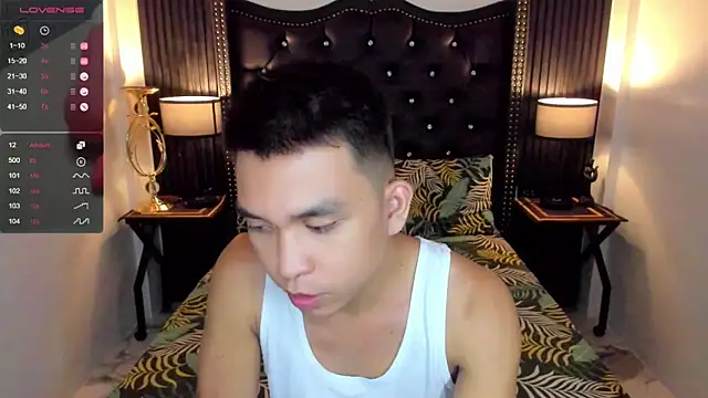 Snapshot of AsianRoman_Grey chatting on June 6, 2026, 4:33 pm AsianRoman Grey online show from June 6, 2026, 4:33 pm