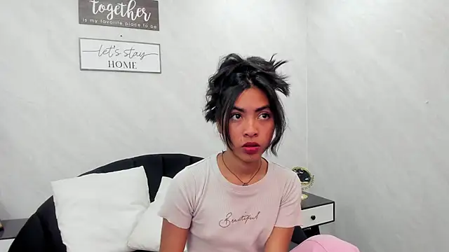 Babe Alessandraa online show from April 13, 2026, 3:28 pm