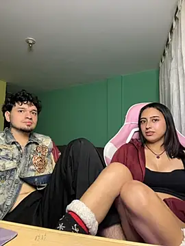 hotlatinocouple   online show from May 16, 2026, 12:29 am