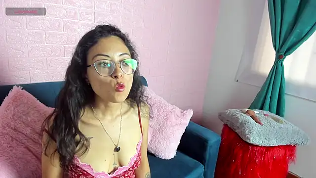 Snapshot of Kat_santana chatting on April 13, 2026, 9:53 pm Kat santana online show from April 13, 2026, 9:53 pm