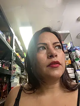 MIA ROSSEEE online show from May 21, 2026, 12:45 pm