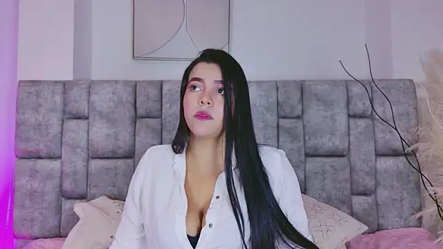 FloraKamelia online show from April 10, 2026, 8:13 pm