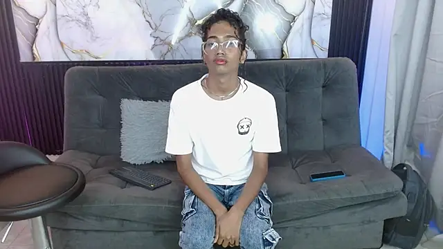 triiangel latinboy online show from April 11, 2026, 1:32 am