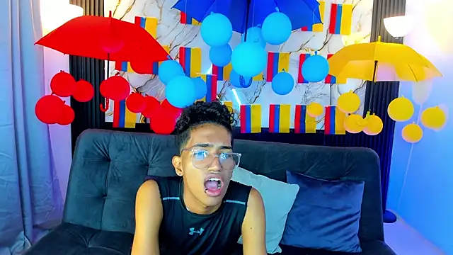 triiangel latinboy online show from June 19, 2026, 12:31 pm