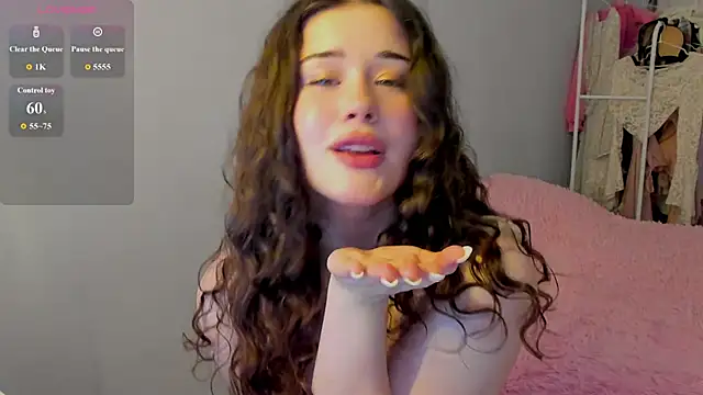 ChloeBlisss online show from June 20, 2026, 5:43 am