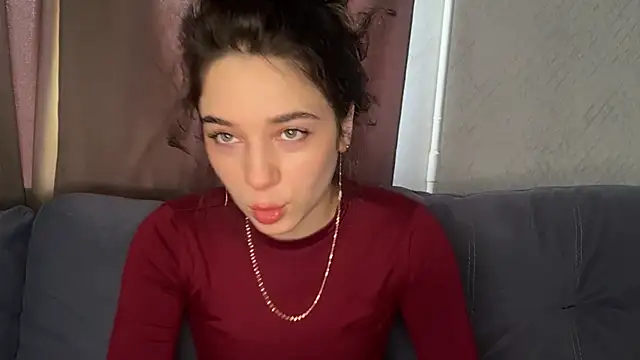 Snapshot of Angeliheee chatting on April 14, 2026, 10:32 am Angeliheee online show from April 14, 2026, 10:32 am